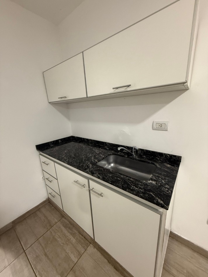 Deptos en alquiler, primer y  segundo piso 