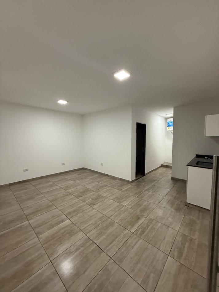 Deptos en alquiler, primer y  segundo piso 