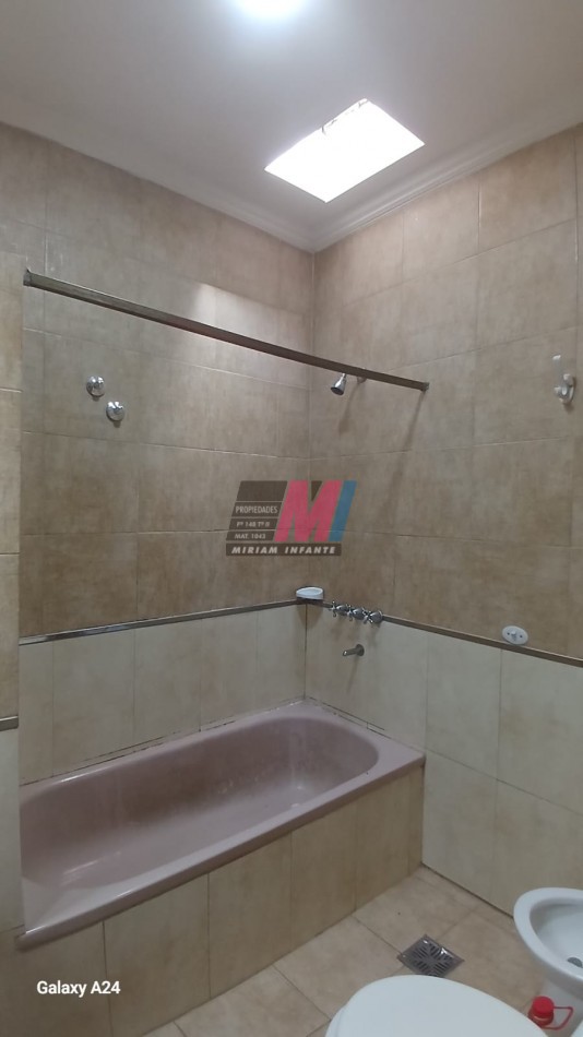 Departamento de 3 ambientes en alquiler en Solano