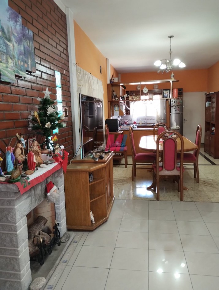Casa 5 ambientes con pileta en venta en Quilmes