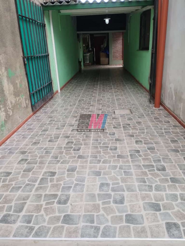 Casa 5 ambientes con pileta en venta en Quilmes