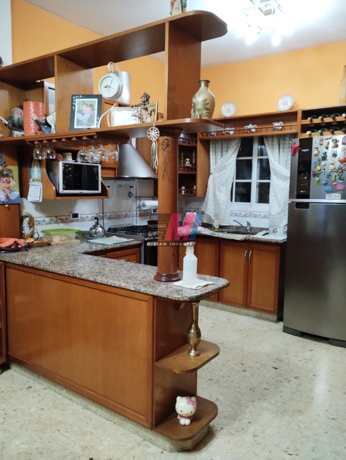 Casa 5 ambientes con pileta en venta en Quilmes
