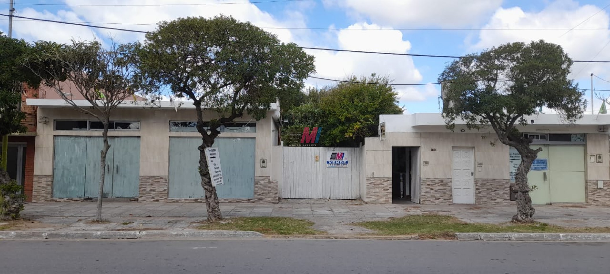 VENTA DE HOTEL O CONDOMINIO EN LAS TONINAS GRAN OPORTUNIDAD 18 monoamb. amoblados 3 locales a 1 cuadra del mar.