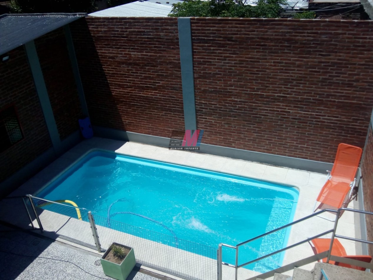 Casa 5 ambientes con pileta en venta en Quilmes