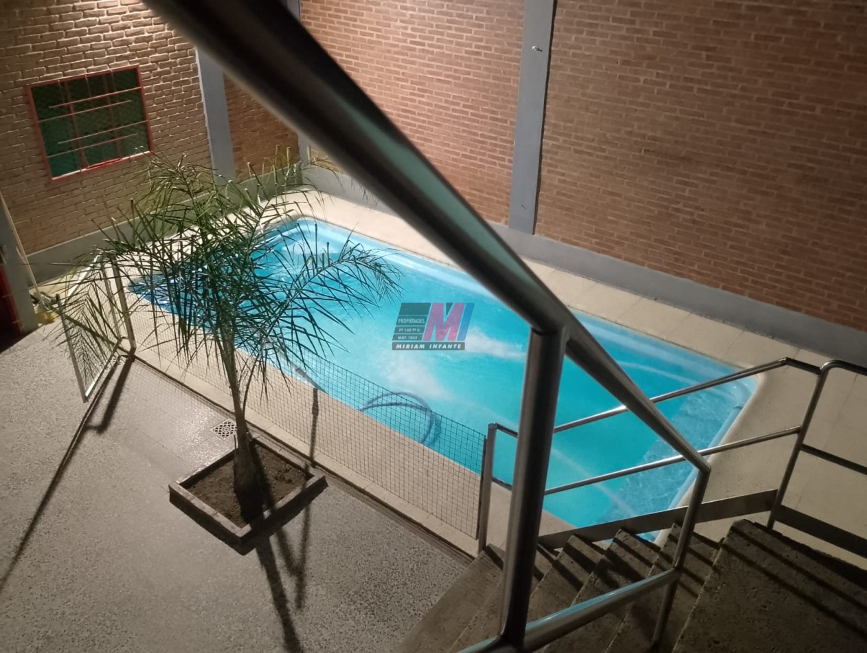 Casa 5 ambientes con pileta en venta en Quilmes